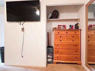 Welcome home to this cute and cozy 2-bedroom, 1-bath property - photo 21
