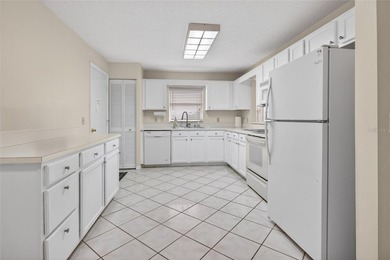 Charming Home on the Golf Course, offering both privacy and - photo 4