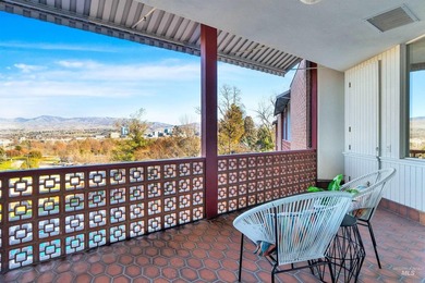 Welcome to the Penthouse at Rim Crest Condominiums, an iconic - photo 29