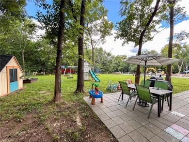 Welcome home to this cute and cozy 2-bedroom, 1-bath property - photo 33