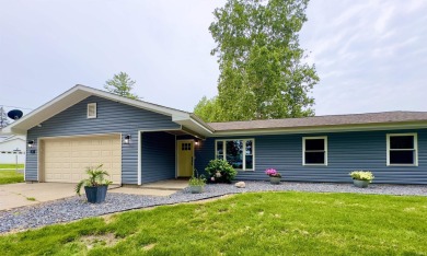 Kuhn Lake Home For Sale in Pierceton Indiana