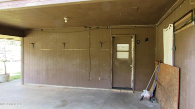 3 bedroom 1.5 bath brick home could be investment or starter - photo 2