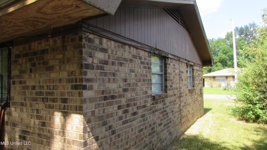 3 bedroom 1.5 bath brick home could be investment or starter - photo 8