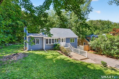 Charming and well-maintained 2-bedroom, 1-bath Cape situated on - photo 32