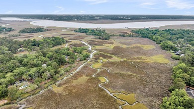 Welcome home to 1552 N. Avalon Circle! Classic Lowcountry Living - photo 40