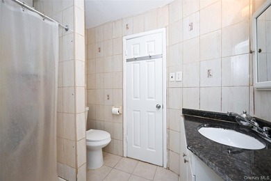 Brick attached multi-level home in the heart of Bayside offering - photo 16
