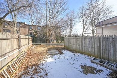 Brick attached multi-level home in the heart of Bayside offering - photo 20