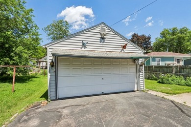 Welcome Home! A great move-in-ready starter home or investment - photo 3