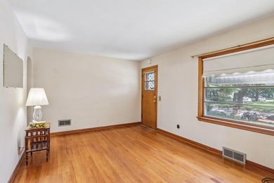 Welcome Home! A great move-in-ready starter home or investment - photo 8