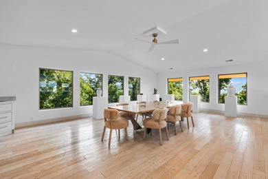 This luxurious, one-of-a-kind estate offers a multi-million - photo 11