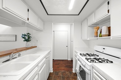 Great Location - Top Floor, End Unit, Single level with