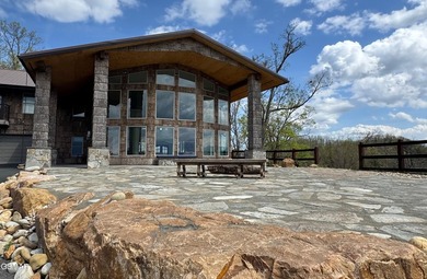 This luxurious, one-of-a-kind estate offers a multi-million - photo 41