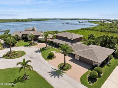 Experience the pinnacle of coastal luxury living in this - photo 2