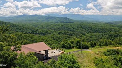 This luxurious, one-of-a-kind estate offers a multi-million - photo 43