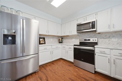 Welcome home to this beautifully updated 3-bedroom, 2 full-bath - photo 4