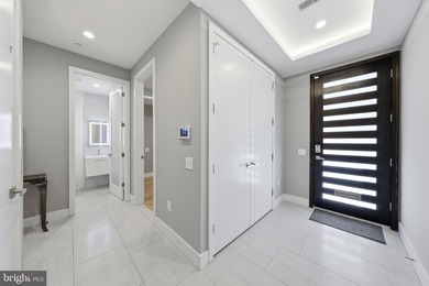 Welcome to this beautifully maintained, 10-year-young townhouse - photo 6