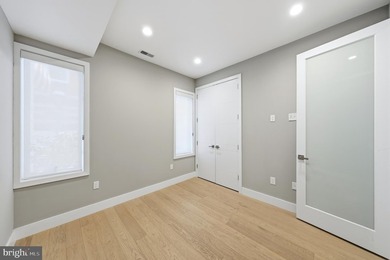 Welcome to this beautifully maintained, 10-year-young townhouse - photo 7