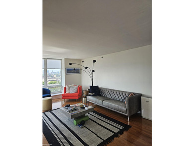 Beautiful open modern condo in Harbortown with large windows - photo 12