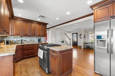 Wake up each morning to sweeping, unobstructed water views and - photo 12