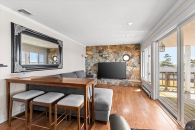 Wake up each morning to sweeping, unobstructed water views and - photo 16