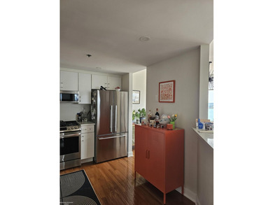 Beautiful open modern condo in Harbortown with large windows - photo 18