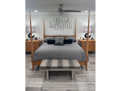 This top-of-the-line designer decorated 2-bedroom-plus-den - photo 18
