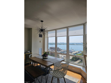 Beautiful open modern condo in Harbortown with large windows - photo 19