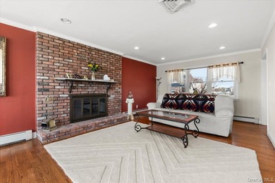 Wake up each morning to sweeping, unobstructed water views and - photo 20