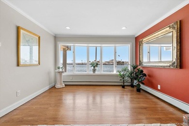 Wake up each morning to sweeping, unobstructed water views and - photo 22