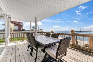 Wake up each morning to sweeping, unobstructed water views and - photo 24