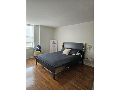Beautiful open modern condo in Harbortown with large windows - photo 25
