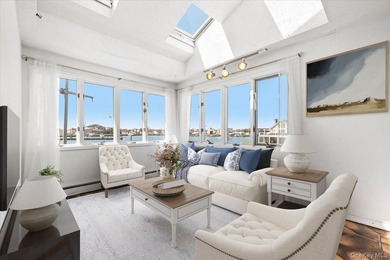 Wake up each morning to sweeping, unobstructed water views and - photo 27