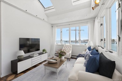 Wake up each morning to sweeping, unobstructed water views and - photo 28