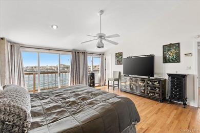 Wake up each morning to sweeping, unobstructed water views and - photo 33