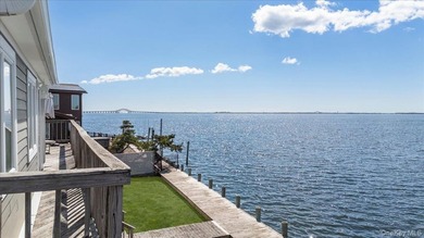 Wake up each morning to sweeping, unobstructed water views and - photo 42