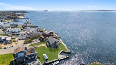 Wake up each morning to sweeping, unobstructed water views and - photo 45