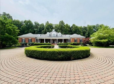 Stately Colonial Revival 25 acre estate featuring classic - photo 1