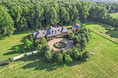 Stately Colonial Revival 25 acre estate featuring classic - photo 3