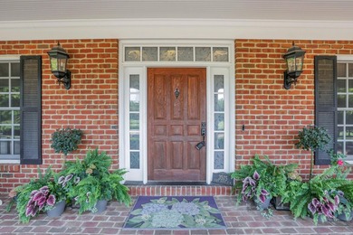 Stately Colonial Revival 25 acre estate featuring classic - photo 4