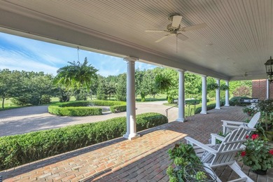 Stately Colonial Revival 25 acre estate featuring classic - photo 5