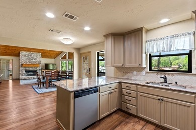 Timeless lakehouse-style home with a versatile guest house - photo 12
