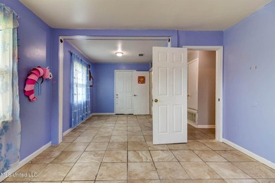 Welcome to this charming three-bedroom, two-bathroom - photo 14