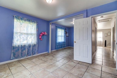 Welcome to this charming three-bedroom, two-bathroom - photo 15