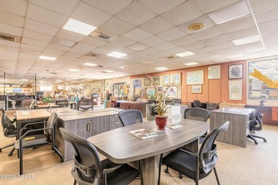 Prime retail/showroom opportunity located on a highly visible - photo 4
