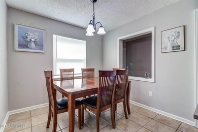 Welcome to this charming three-bedroom, two-bathroom - photo 28