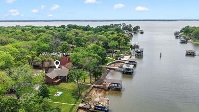 Timeless lakehouse-style home with a versatile guest house - photo 36