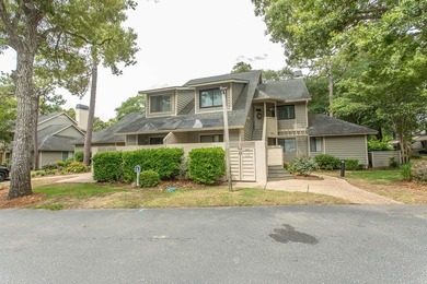 This stunning three-bedroom, two-bath, first floor villa, offers - photo 42