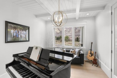 Nestled in a private, exclusive area of southeast Mapleton, this - photo 12