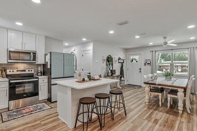 Completely Remodeled & Ready for Your Family in Valparaiso! - photo 15