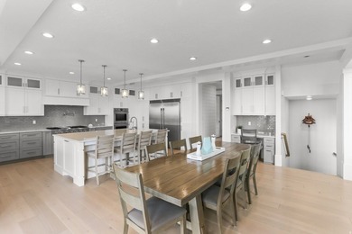 Nestled in a private, exclusive area of southeast Mapleton, this - photo 18